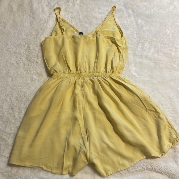 Short romper - Picture 2 of 3